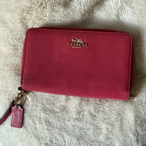 Very well cared for Coach wallet. - Picture 1 of 4